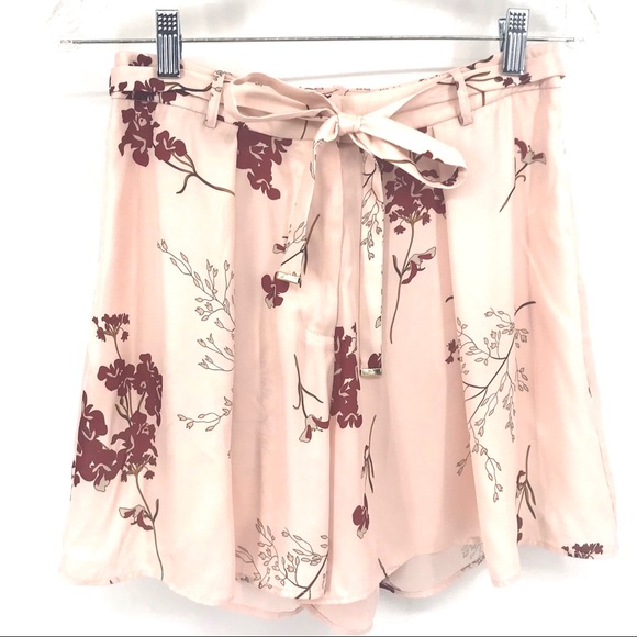 Mare Mare Pippa Pleated Shorts - Picture 2 of 7